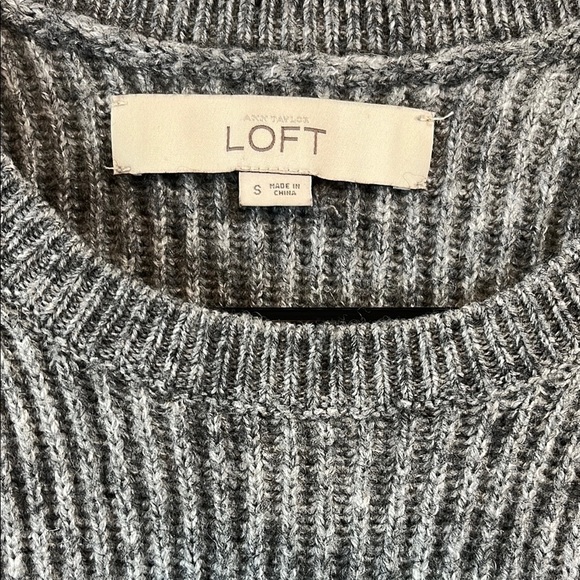 LOFT Chunky Knit Ribbed Wool Blend Gray Sweater w/ Rounded Hem - Size Small - Picture 2 of 13
